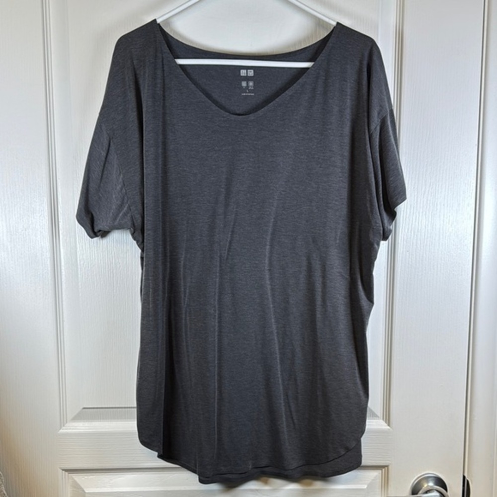 Uniqlo Gray Oversize Boxy Short Sleeve V-Neck Shirt Size Large EUC #5651